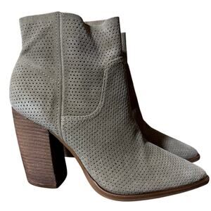 Vince Camuto Cava perforated suede ankle booties tan chunky block heel Sz 10